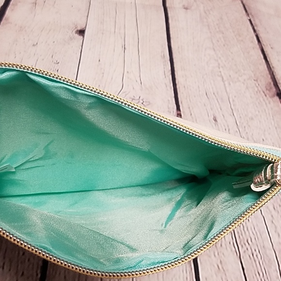 NWOT Charming Charlie Makeup Bag - Picture 3 of 3